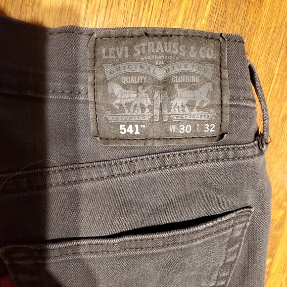 Levi's 541 Jeans - Picture 3 of 3
